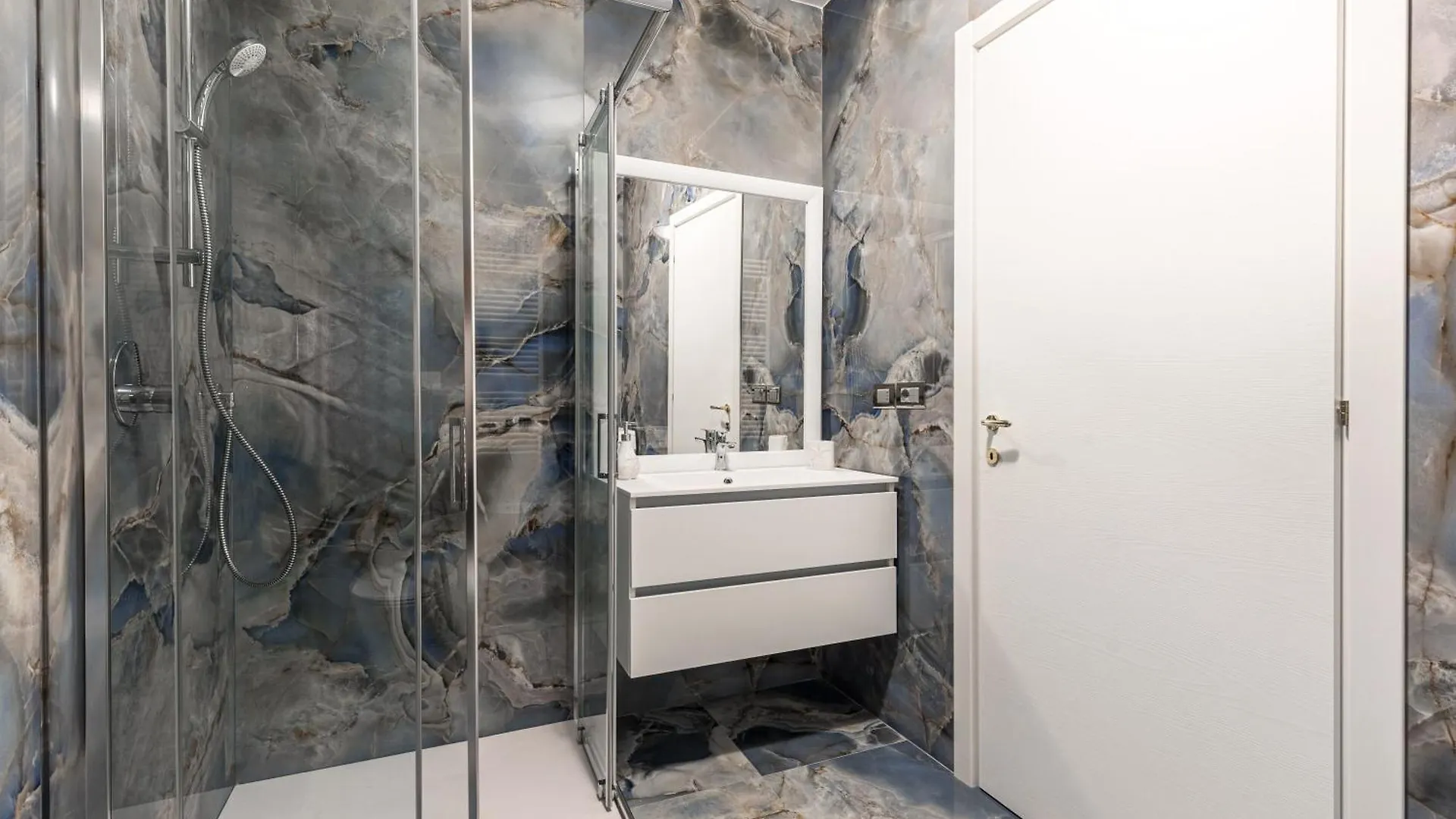 Artemide Apartment Desenzano del Garda