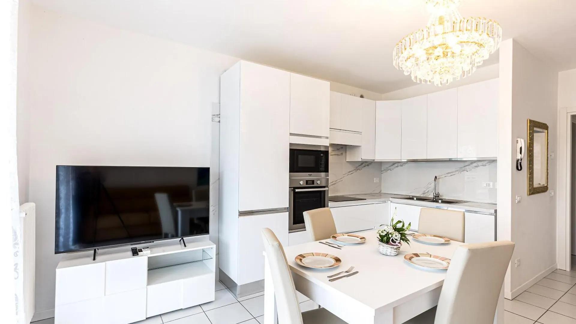 Artemide Apartment Desenzano del Garda 0*,